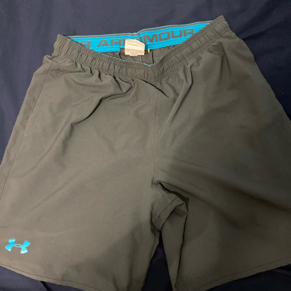 Under armour shorts men’s large grey color